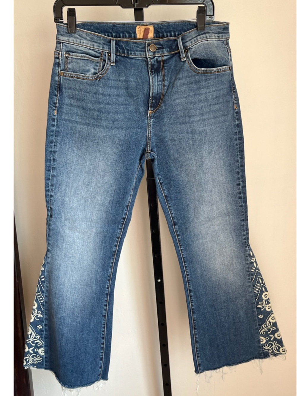 Driftwood Farrah Embroidered Flare Jeans Size 31